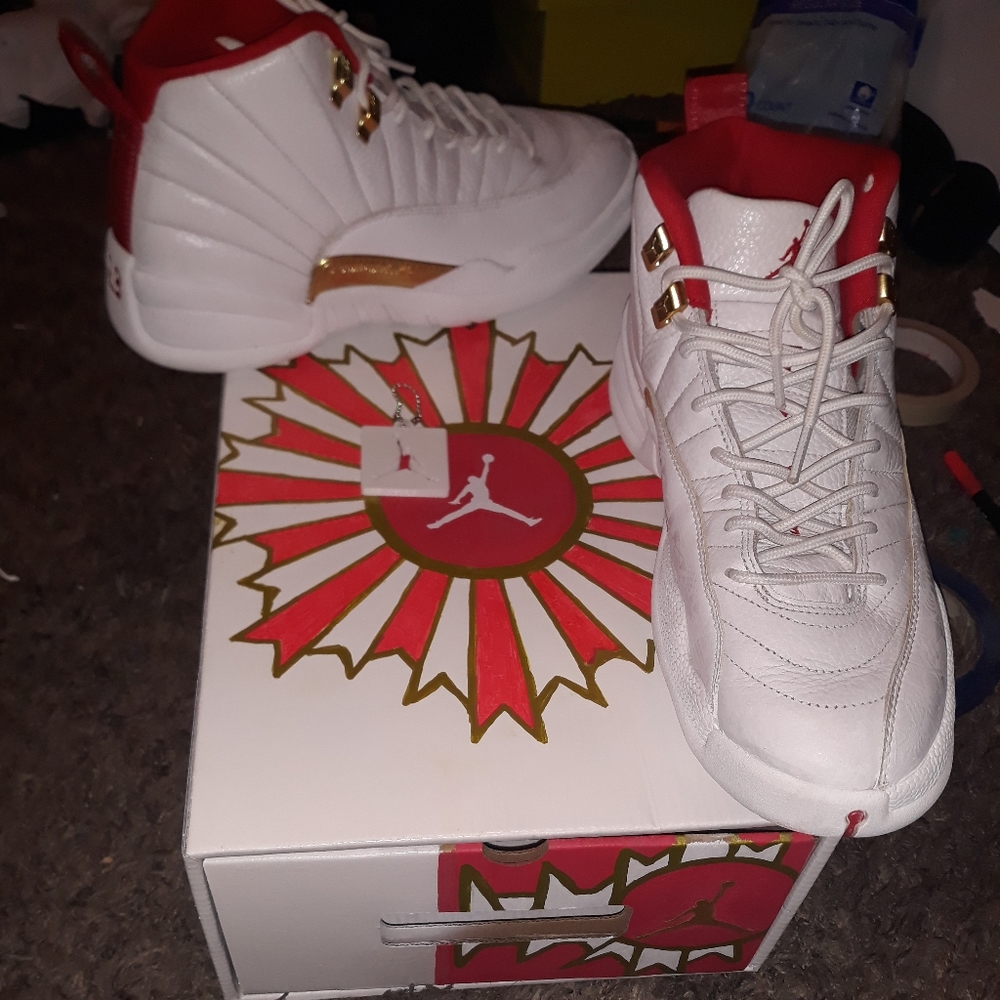 Jordan Retro 12 fiba sz 9.5 like new